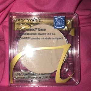 Jane Iredale purepressed base